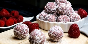 Beitragsbild des Blogbeitrags Kokos Energy Balls – gesund naschen