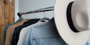 Beitragsbild des Blogbeitrags Kleidung richtig pflegen: Tipps für eine langlebige und makellose Garderobe