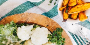 Beitragsbild des Blogbeitrags Süßkartoffel Pommes mit zart-gegartem Blumenkohl im Dampfgarer
