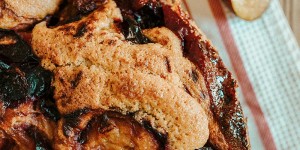 Beitragsbild des Blogbeitrags Veganer Zwetschkenkuchen / einfaches, schnelles, veganes Herbstrezept 
