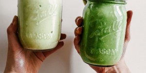 Beitragsbild des Blogbeitrags 5 Grüne Smoothies, 5 Zutaten, 5 Minuten // Veganuary
