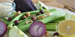 Beitragsbild des Blogbeitrags Quinoa-Sommersalat mit Nüssen