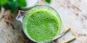 Beitragsbild des Blogbeitrags Grüner Smoothie mit Petersilie