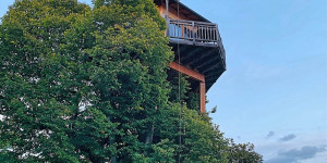 Beitragsbild des Blogbeitrags Schlafen im Baumhaus