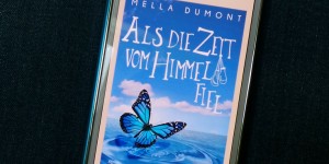 Beitragsbild des Blogbeitrags Buchrezension #135 Als die Zeit vom Himmel fiel von Mella Dumont
