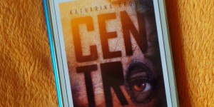 Beitragsbild des Blogbeitrags Buchrezension #155 Centro 1: In der Tiefe von Katharina Groth 