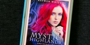 Beitragsbild des Blogbeitrags Buchrezension # 164 Mystic Highlands 1: Druidenblut von Raywen White