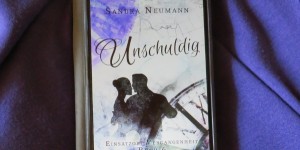 Beitragsbild des Blogbeitrags Buchrezension #231 Einsatzort Vergangenheit: Unschuldig von Sandra Neumann