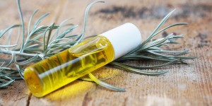 Beitragsbild des Blogbeitrags Das Wunder gegen blaue Flecken – Immortelle Roll-on Stick 