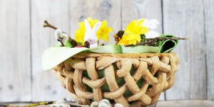 Beitragsbild des Blogbeitrags Da knabbert auch der Osterhase gerne – essbare Osternester aus Brotteig! 