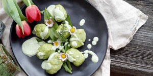Beitragsbild des Blogbeitrags Gesundheit und Genuss – Wildkräutergnocchi für den Frühlingstisch
