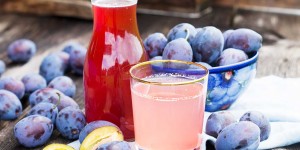 Beitragsbild des Blogbeitrags Zwetschkensirup selber machen – so köstlich startet der September