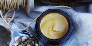 Beitragsbild des Blogbeitrags Wirksame Schwedenkräuter Creme einfach selbst gemacht