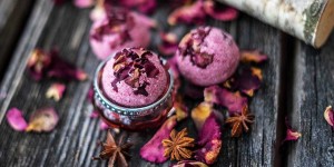 Beitragsbild des Blogbeitrags Geschenktipp: Rosenbadebomben für feines Badevergnügen