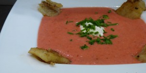 Beitragsbild des Blogbeitrags rote rüben suppe mit seelachs 