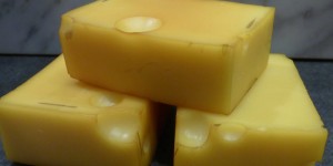 Beitragsbild des Blogbeitrags leicht geräucherter emmentaler...
