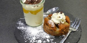 Beitragsbild des Blogbeitrags birnenvollkornkuchen mit mango - mascarpone creme 