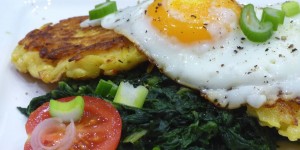 Beitragsbild des Blogbeitrags erdäpfelrösti mit spinat und spiegelei