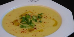 Beitragsbild des Blogbeitrags erdäpfelsuppe mit trüffelöl 