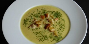 Beitragsbild des Blogbeitrags knoblauch - zwiebelsuppe