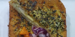 Beitragsbild des Blogbeitrags avocado french toast mit salatgarnitur