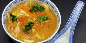 Beitragsbild des Blogbeitrags sauer scharfe hühnersuppe - peking art