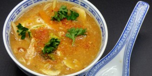 Beitragsbild des Blogbeitrags sauer scharfe hühnersuppe - peking art 