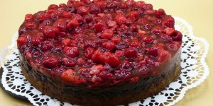 Beitragsbild des Blogbeitrags mohntorte mit himbeeren 