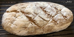 Beitragsbild des Blogbeitrags knuspriges hausbrot