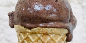 Beitragsbild des Blogbeitrags cremiges schokoladeneis