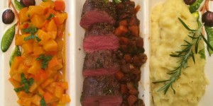Beitragsbild des Blogbeitrags rosa gebratener rehrücken mit kürbis und püree 