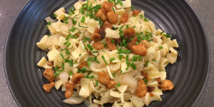 Beitragsbild des Blogbeitrags bierkraut - fleckerl mit grammeln