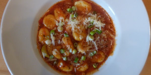 Beitragsbild des Blogbeitrags gnocchi in tomatensauce