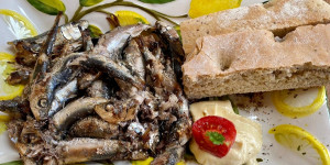 Beitragsbild des Blogbeitrags gegrillte sardinen mit aioli
