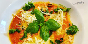Beitragsbild des Blogbeitrags ravioli mit bärlauch in paprikasauce