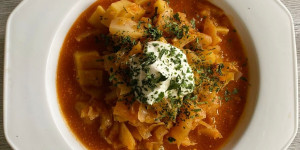 Beitragsbild des Blogbeitrags pannonische krautsuppe