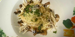 Beitragsbild des Blogbeitrags spaghetti mit zucchinicreme und pilzen