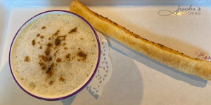 Beitragsbild des Blogbeitrags essigs harte schule - der kochkurs! champignon - cappuccino mit kümmel - blätterteig 