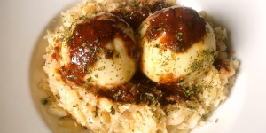 Beitragsbild des Blogbeitrags selchfleischknödel mit sauerkraut 