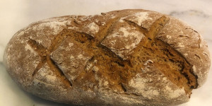 Beitragsbild des Blogbeitrags bauernbrot mit leinsamen 