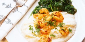 Beitragsbild des Blogbeitrags Blattspinat mit Blumenkohlpüree und scharfen Shrimps