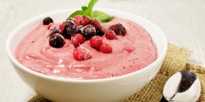 Beitragsbild des Blogbeitrags Beeren-Avocado-Frühstück