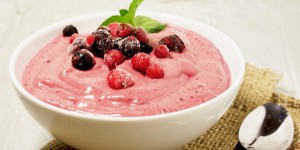 Beitragsbild des Blogbeitrags Beeren-Avocado-Frühstück 