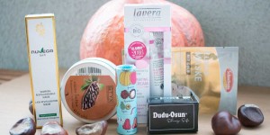 Beitragsbild des Blogbeitrags Oktober Glossybox Natural Beauty HomeSpa Edition