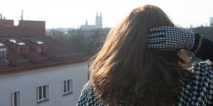 Beitragsbild des Blogbeitrags Poncho Outfit mit Hahnentrittmuster