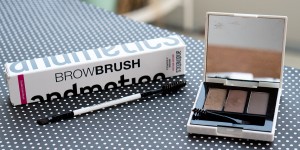 Beitragsbild des Blogbeitrags Augenbrauen formen und stylen mit Andmetics