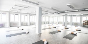 Beitragsbild des Blogbeitrags GEWINNSPIEL – Gewinne ein 6 Monats-Training bei HOT YOGA VIENNA