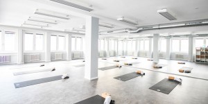 Beitragsbild des Blogbeitrags GEWINNSPIEL – Gewinne ein 6 Monats-Training bei HOT YOGA VIENNA 