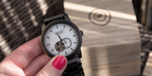 Beitragsbild des Blogbeitrags Nordgreen Unika Rainbow Black Uhr