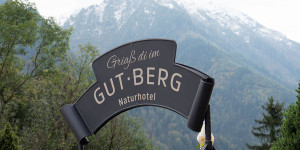 Beitragsbild des Blogbeitrags Gut Berg Naturhotel mit Bauernhof 